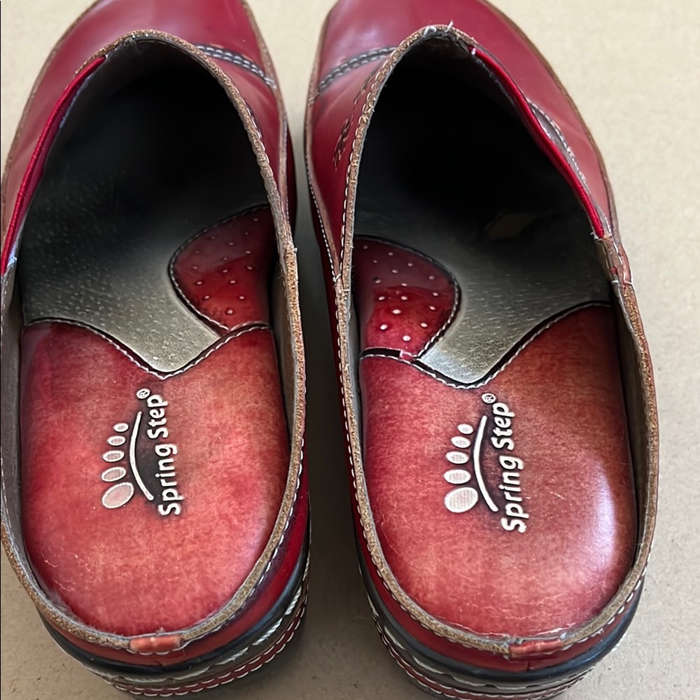 Spring Step Red Slip-On Clogs - Picture 5 of 5
